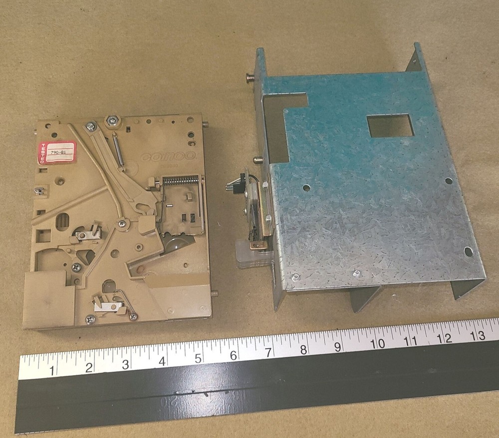 Coinco coin acceptor with jukebox bracket - untested