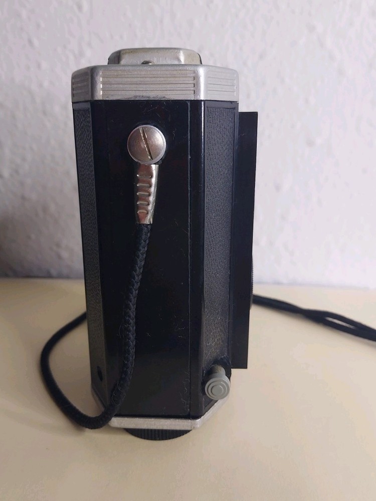 Brownie Reflex Synchro Model Vintage with Strap Untested