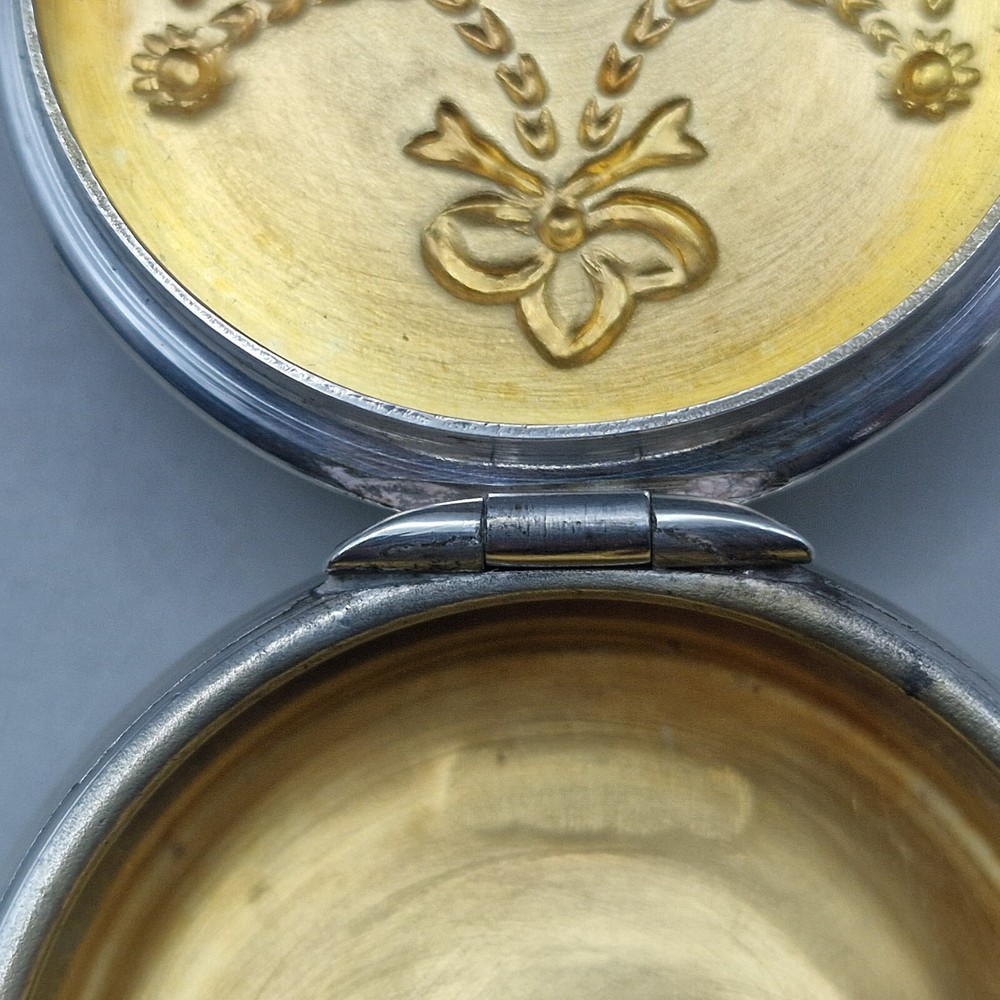 Superb Solid Silver Snuff/Pill Box by Carr's of Sheffield Ltd Sheffield 1994