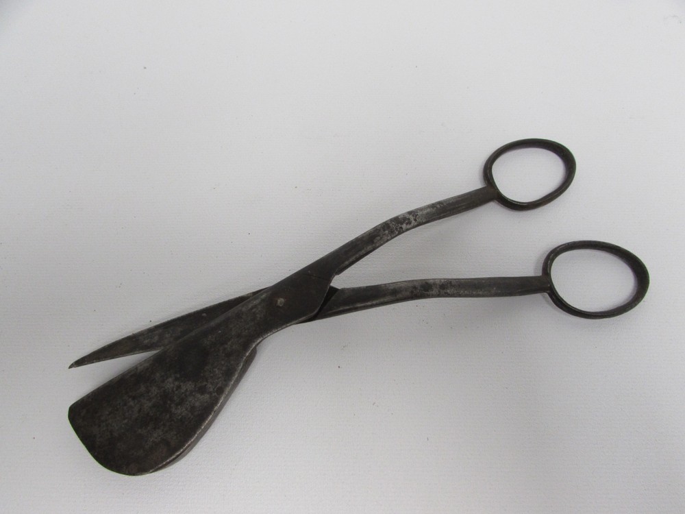 (ref1CX) Antique Wick Cutters