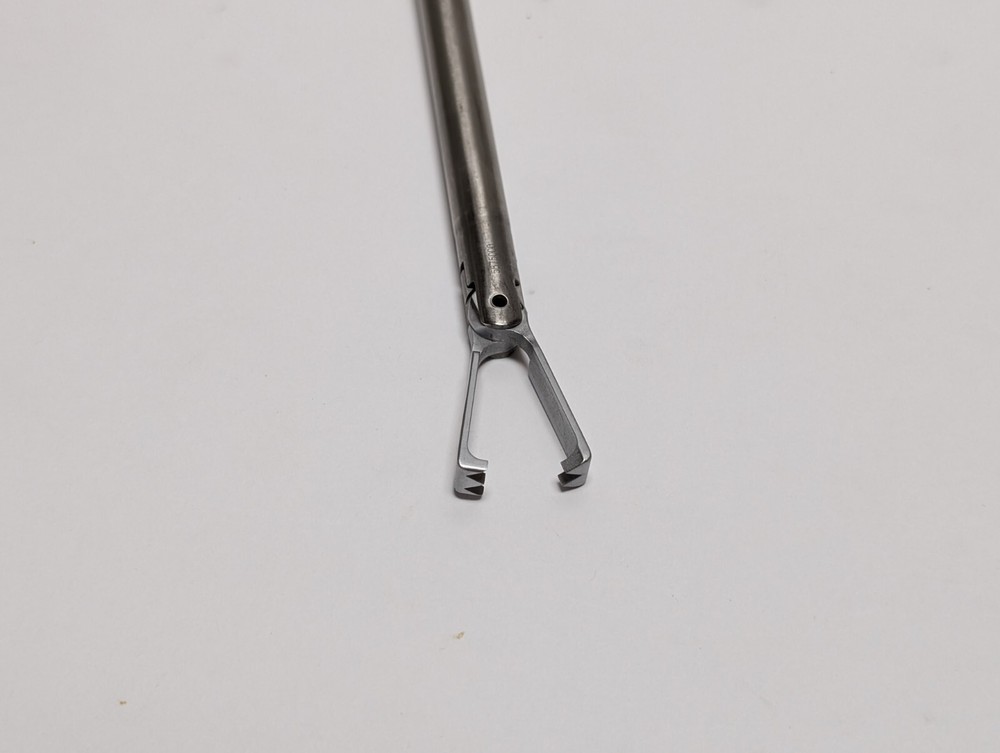 DAVOL 5875000 Grasper (USED).