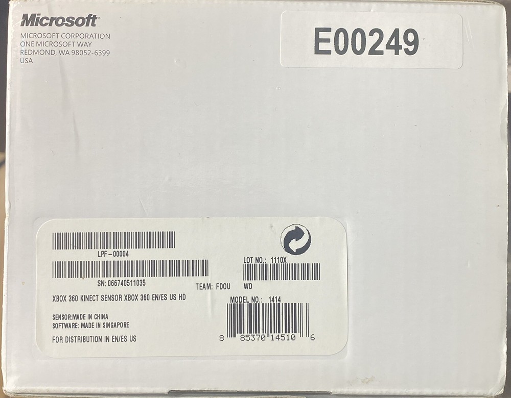 XBox 360 Kinect Sensor Model 1414 + Kinect Adventures Microsoft. Open Box