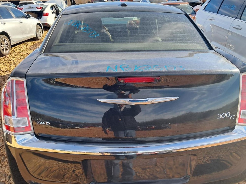 300 2014 Glove Box 4895998