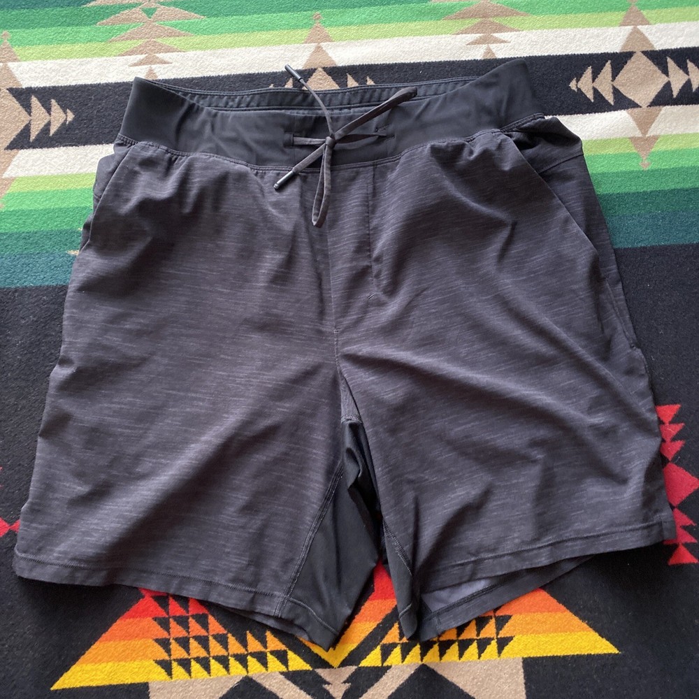 Lululemon T.H.E. Short Linerless Size Medium Heather All Over Deep Coal