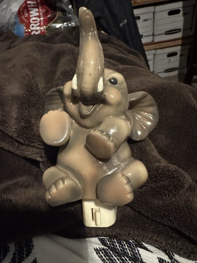 Vtg Ceramic Elephant Night Light