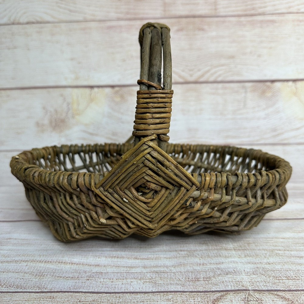 Vintage Retro Primitive Rustic Decorative Loop Handle Basket Cottage Core Nature