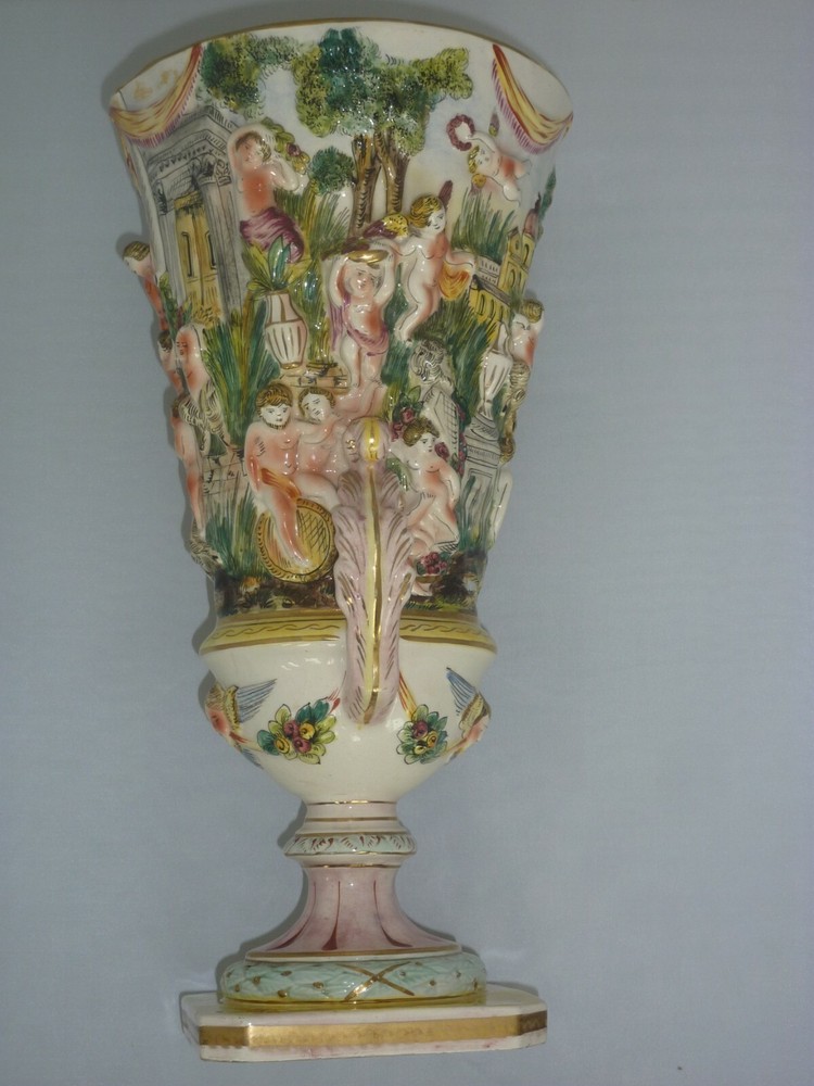 CAPODIMONTE VASE