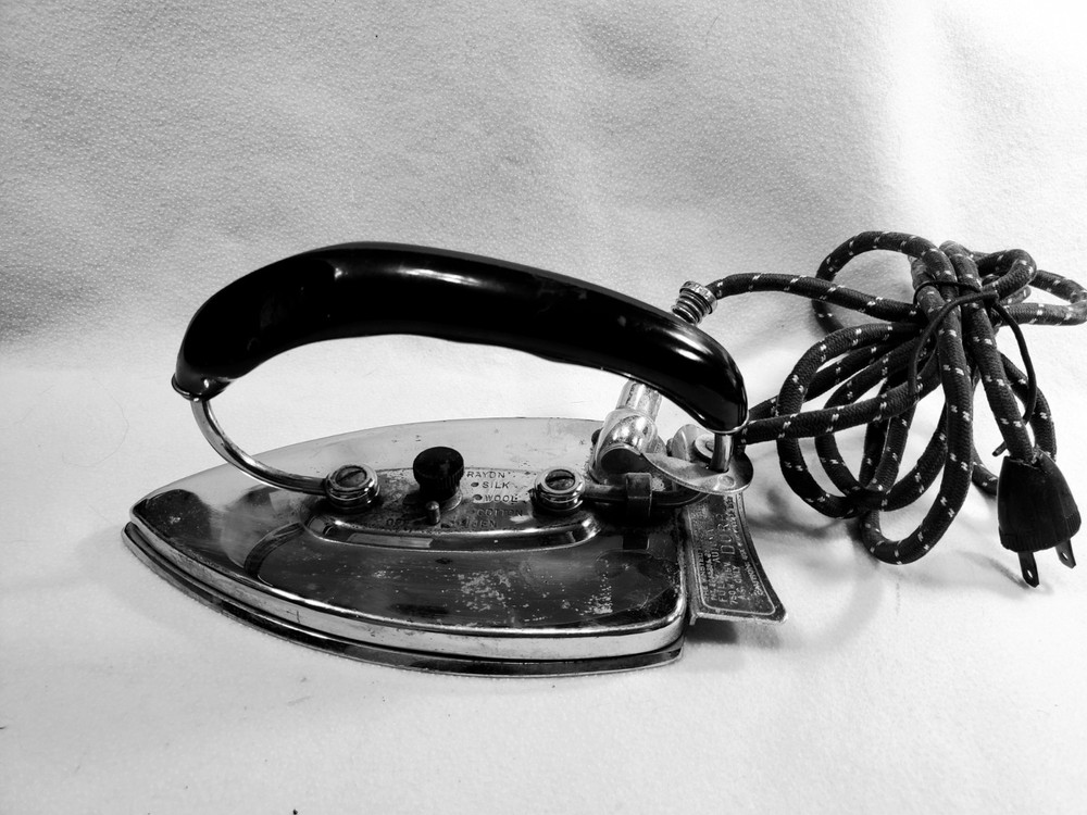 Vintage DURABILT Automatic Folding Travel Iron 1940’s