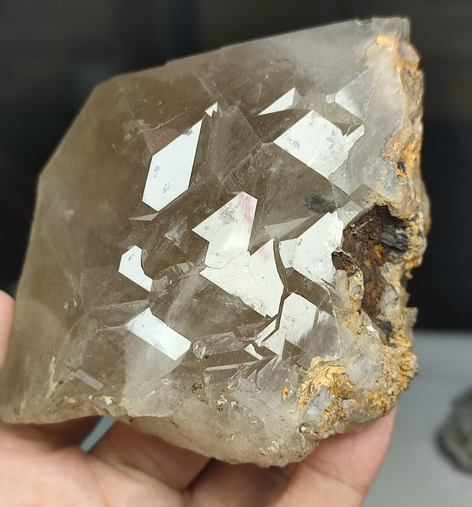 Gwindle Like Quartz Crystal With Good Luster &Nice Growth-Pak