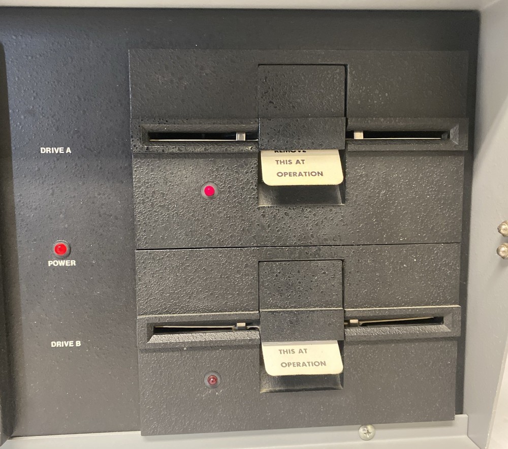 Kaypro II Portable CP/M Computer with Keyboard – Powers On to Boot Screen