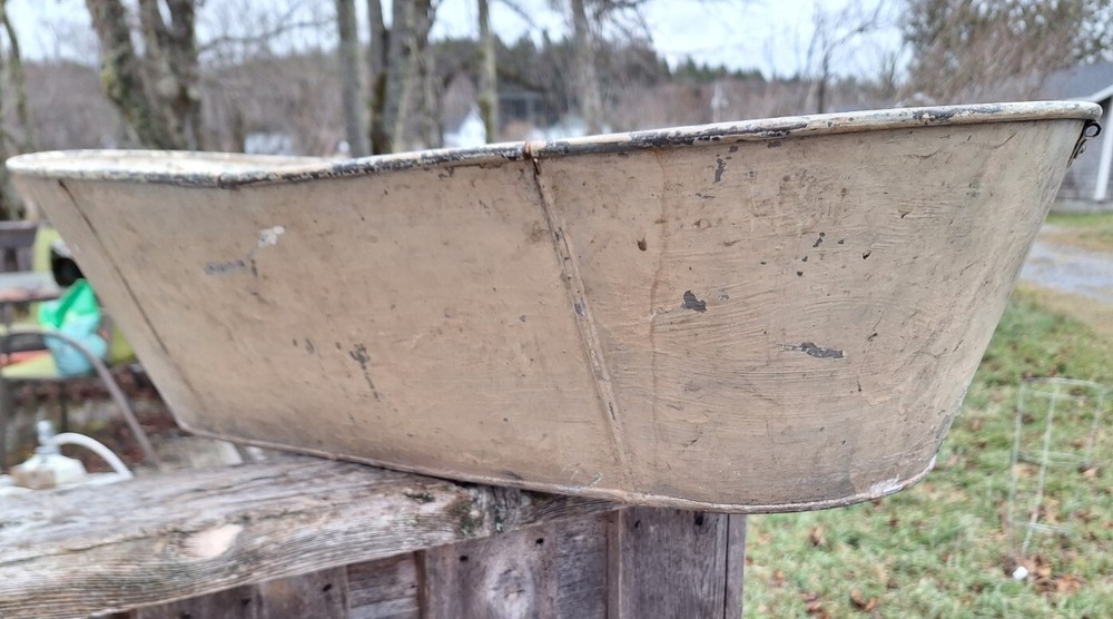 Vintage Metal Wash Basin