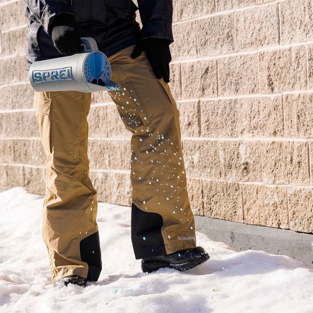 Multi-Functional Handheld Spreader for Gardens - 80 Oz,