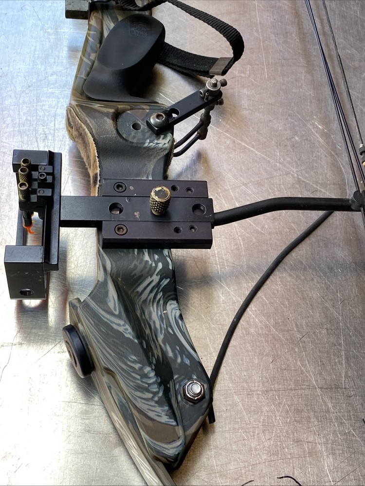 Golden Eagle Carbon Hawk System Compound Bow 38” RH