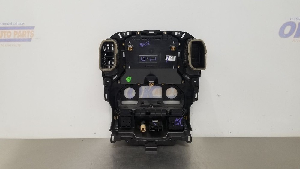 19 CHEVY SILVERADO 1500 RADIO AUDIO DISPLAY CONTROL PANEL 84569057
