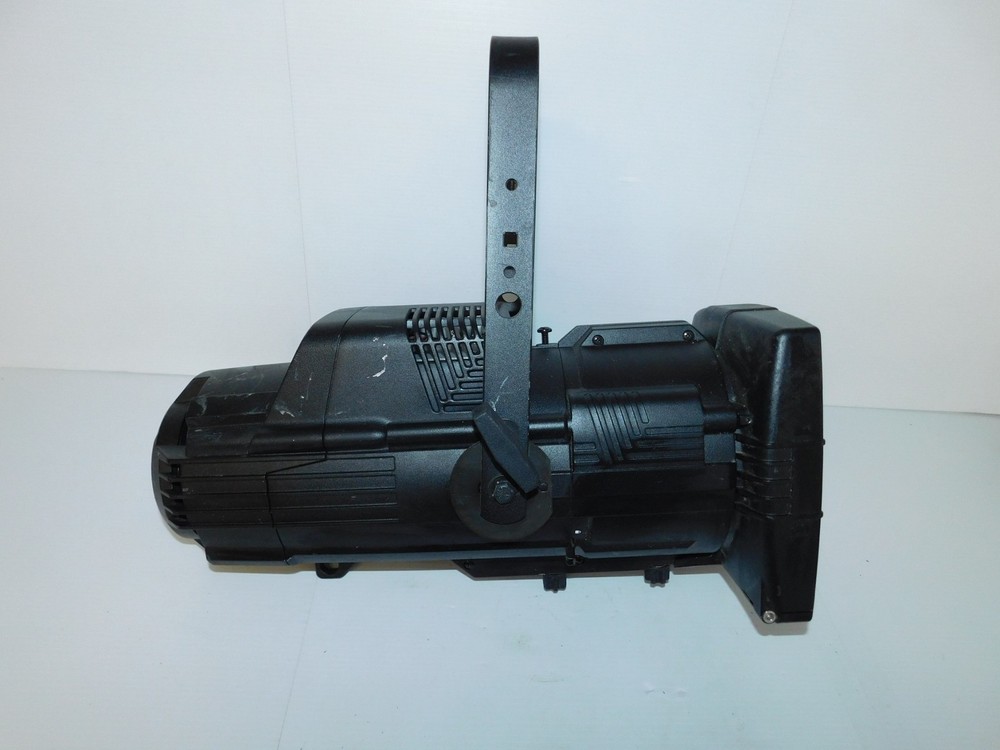 SOURCE FOUR ETC LED 2DAYLIGHT HD LIGHTING SYSTEM W/ FRESHNELL ADAPTER (SPM93)