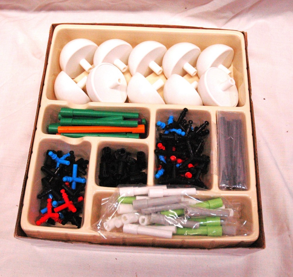 Framework and Space Filling Chemistry Models Molecular Design Complete