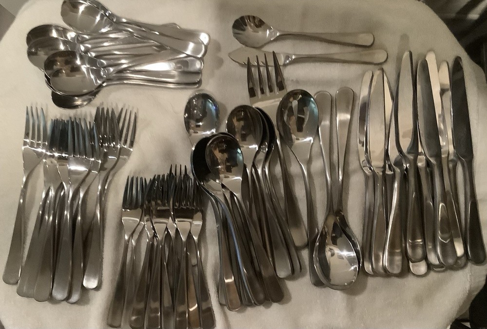 Hampton Silversmiths Stainless Flatware “Kathryn” 65 Pieces