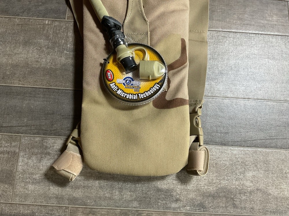 NEW Camelbak Hydration pack 2L NWT Beige Tan Camo