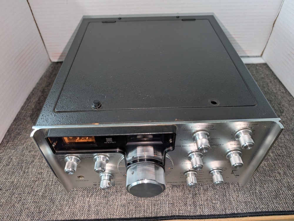 Kenood Communications receiver Model R-599 w/2 meter module