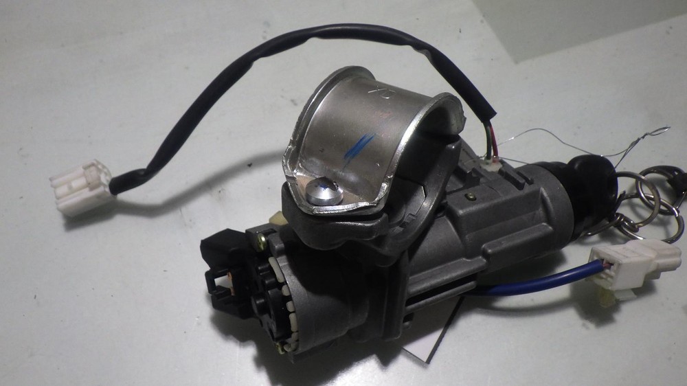 11 KIA SORENTO Ignition W/Key