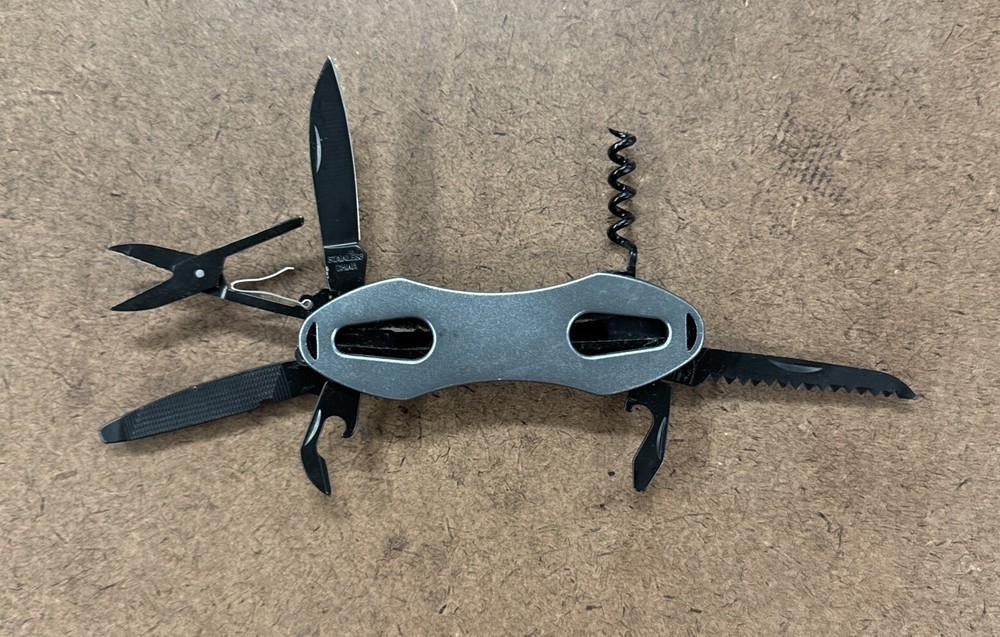 Under Armour 7 In 1 Multitool Knife