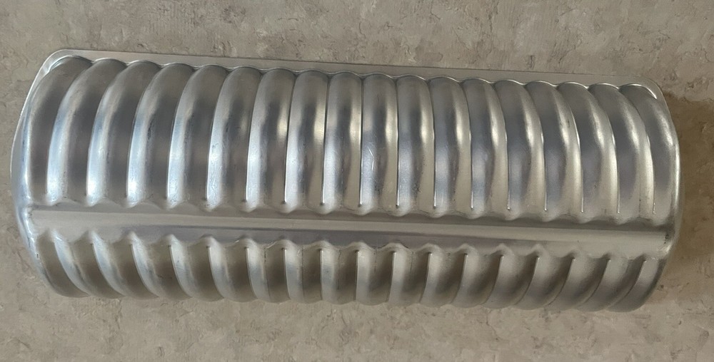 Scandinavian Scalloped Almond cake pan