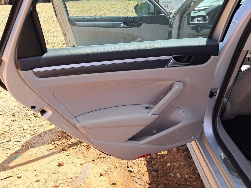Console Front Floor Fits 16-19 PASSAT 4770151