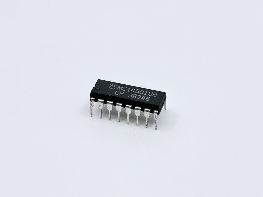 2PCS MC14501UBCP MC14501UB Motorola CMOS Triple Gate Multi Logic IC