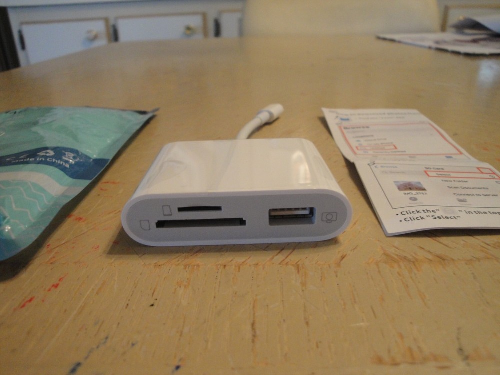 SD Card Reader for iPhone/iPad Lightning 3-Slot Adapter Plug & Play #E233