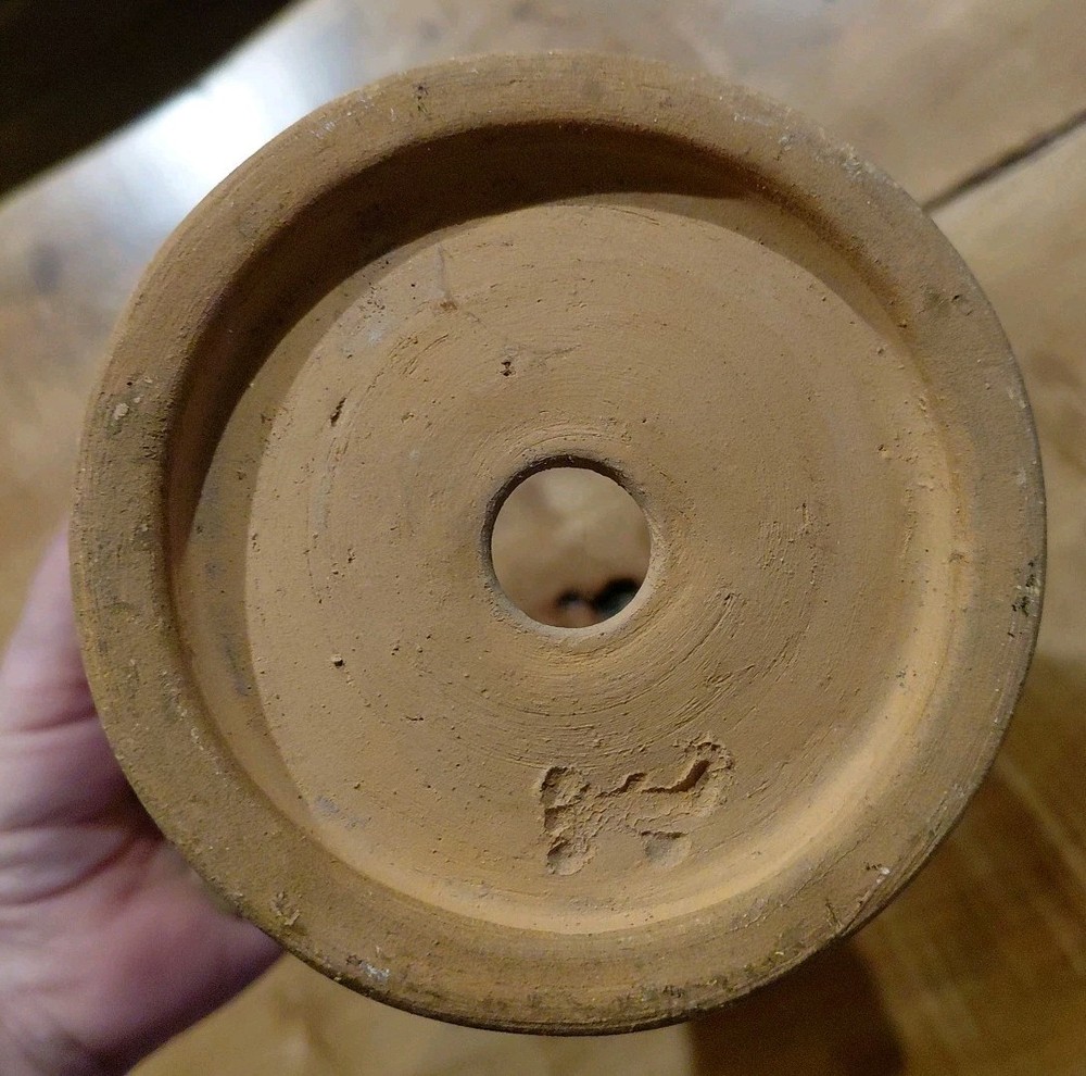 Vtg terracotta planter featuring a ruffled or pie-crust edge 7x6