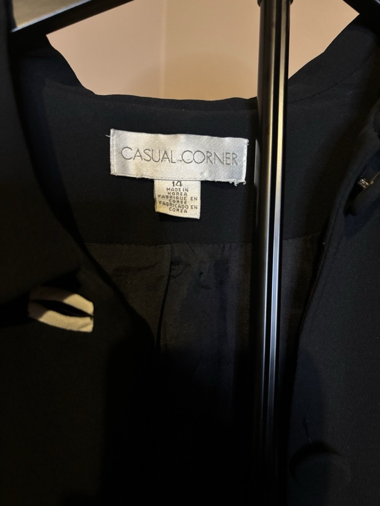 Casual Corner women's jacket Size 14 Button Collared