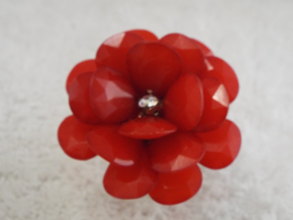 Red Bead Flower Stretchband Ring ~ Adjustable Size 6-9 (B40)
