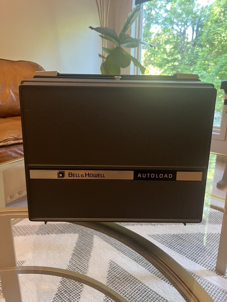 Belle & Howell 8mm Autoload Projector - Power Tested , Works
