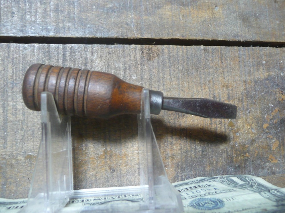 Vintage Decorative Stubby Standard Screwdriver 1 1/2"