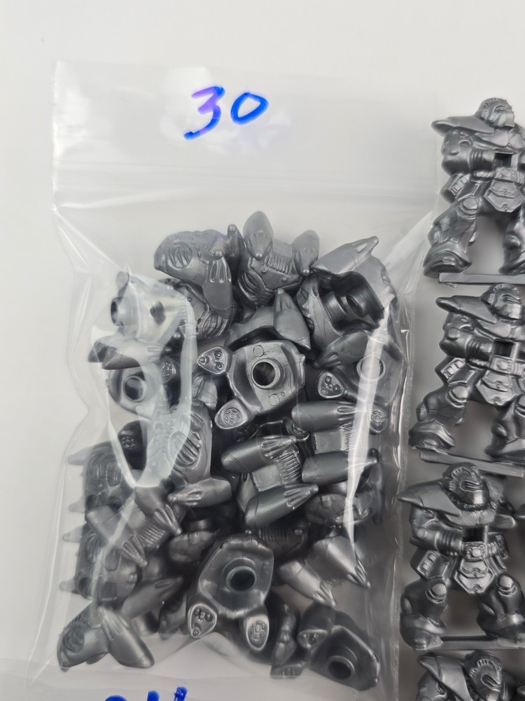 Space Rangers 31mm Unpainted Figures Complete w/ box for Warhammer