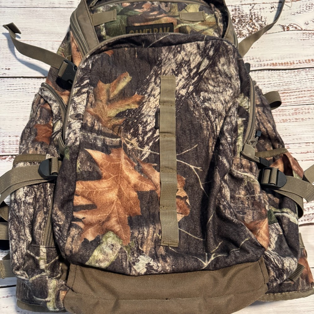 (TORN STRAP) Camelback Maximum Gear Motherlode Backpack Camouflage Hunting
