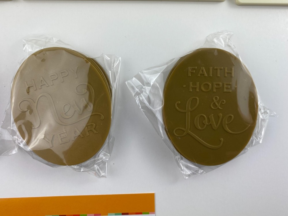 Anna Griffin Cricut Cuttlebug Assorted Embossing Frame Folders And Sentiments #4