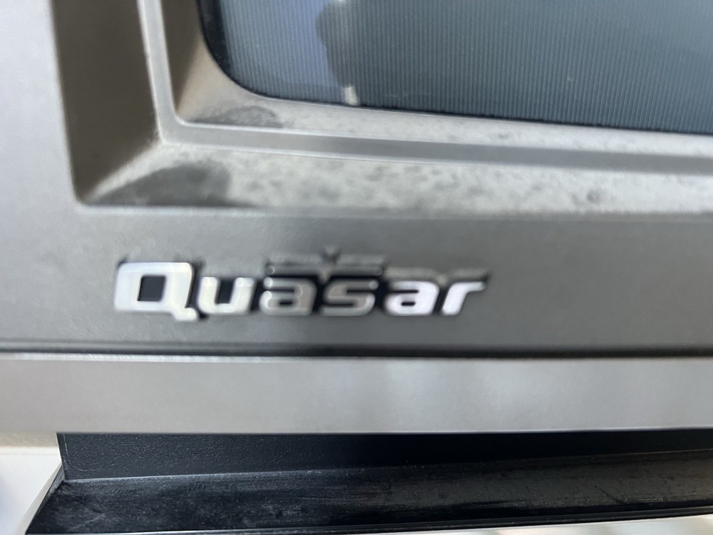 Quasar 80s vintage Tv