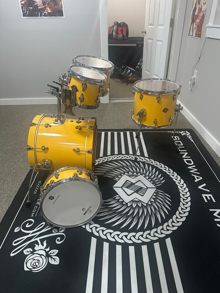 SOUNDWAVE MASTER GALAXY TRAVELER SHELL PACK LEMON YELLOW