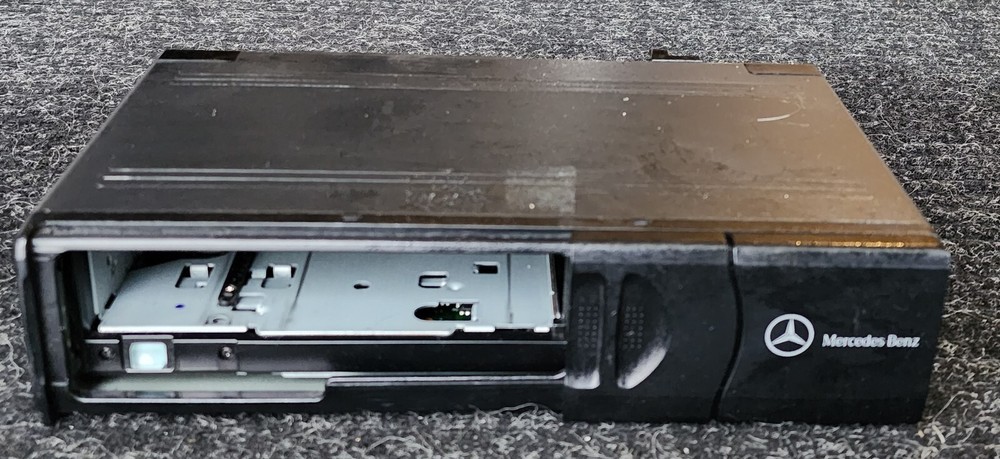 Mercedes-Benz CD changer MC-3010