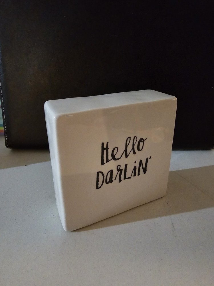 Hello Darlin Table Decor