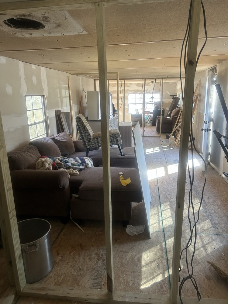 Contemporary Prefab Mobile Home 2 Bed 2 Bath Multiple Windows Wood Metal.
