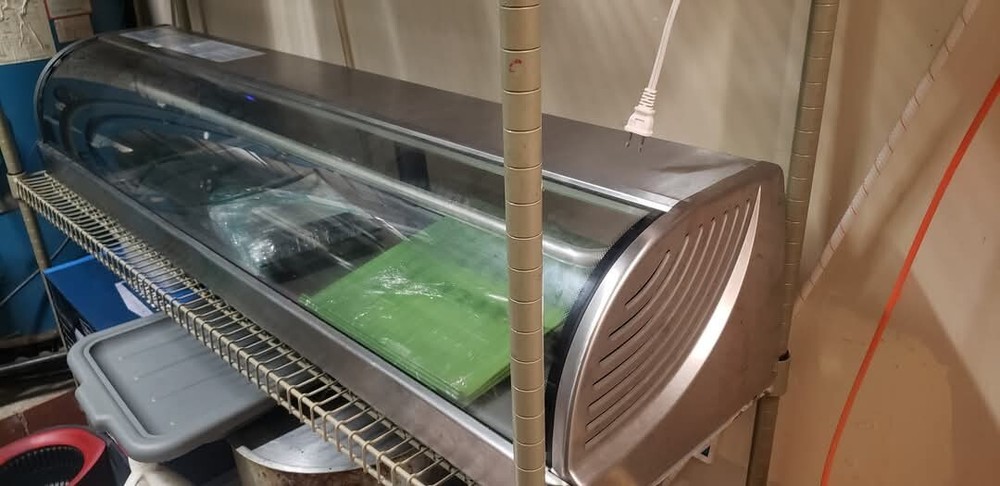 countertop curved glass sushi bar