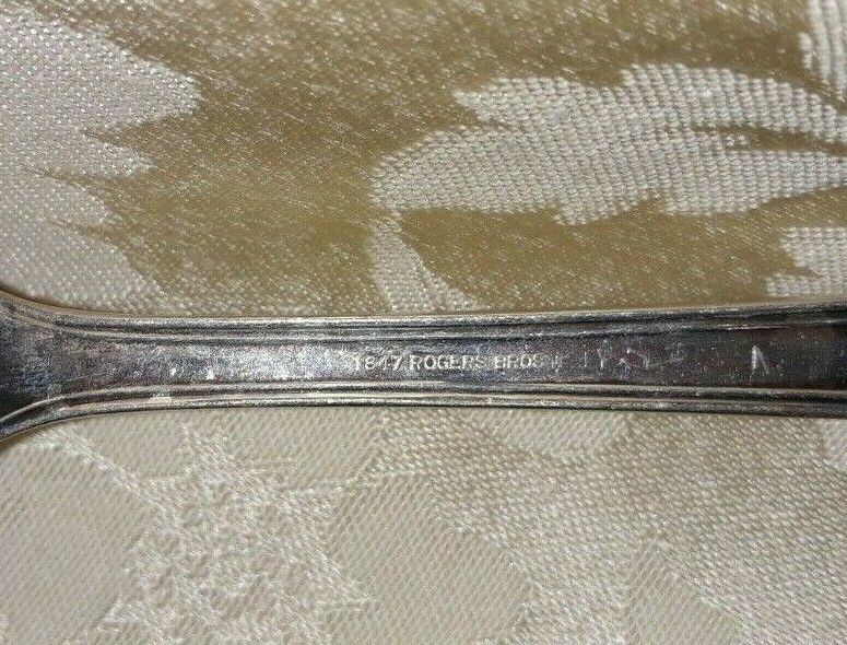 Vintage 1847 Rogers Bros ANNIVERSARY Pattern Silver Plated Serving Fork