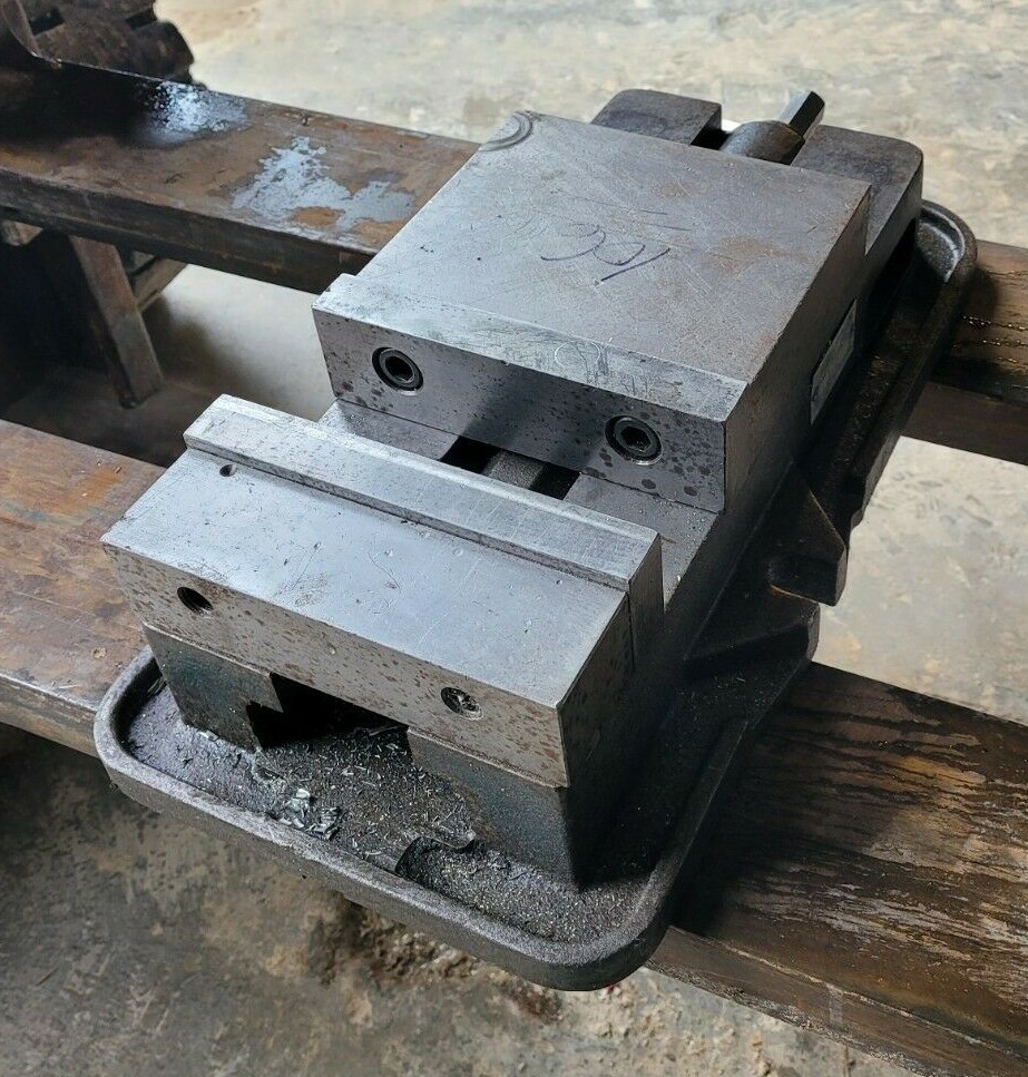 8" Kurt #D80 Angle Lock Precision Milling Vise w/Jaws (No Handle)