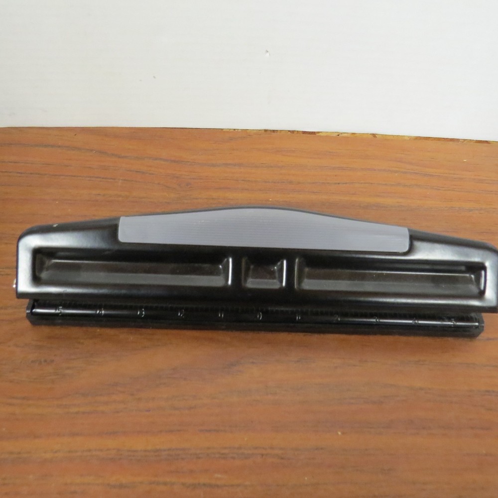 + ADJUSTABLE 3 HOLE PUNCH 11 sheet