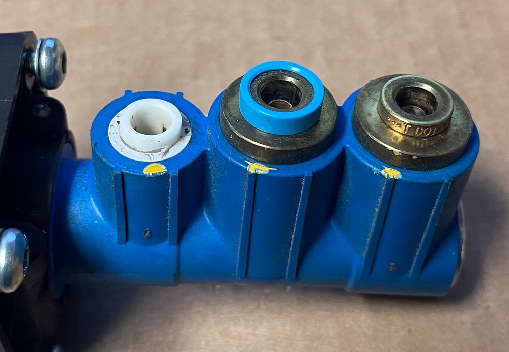 BENDIX Trailer Brake Valve Switch K024929