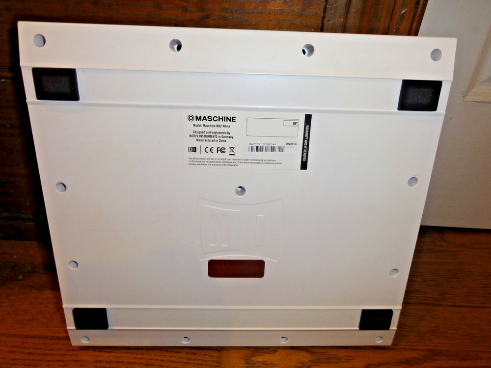 Native Instruments MASCHINE MK2 White – Powers On – No Software for Full Test