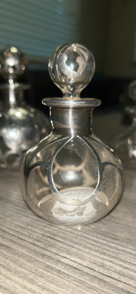 Circa 1905 elegant .999 fine solid silver lined aroma bottle set made by leading