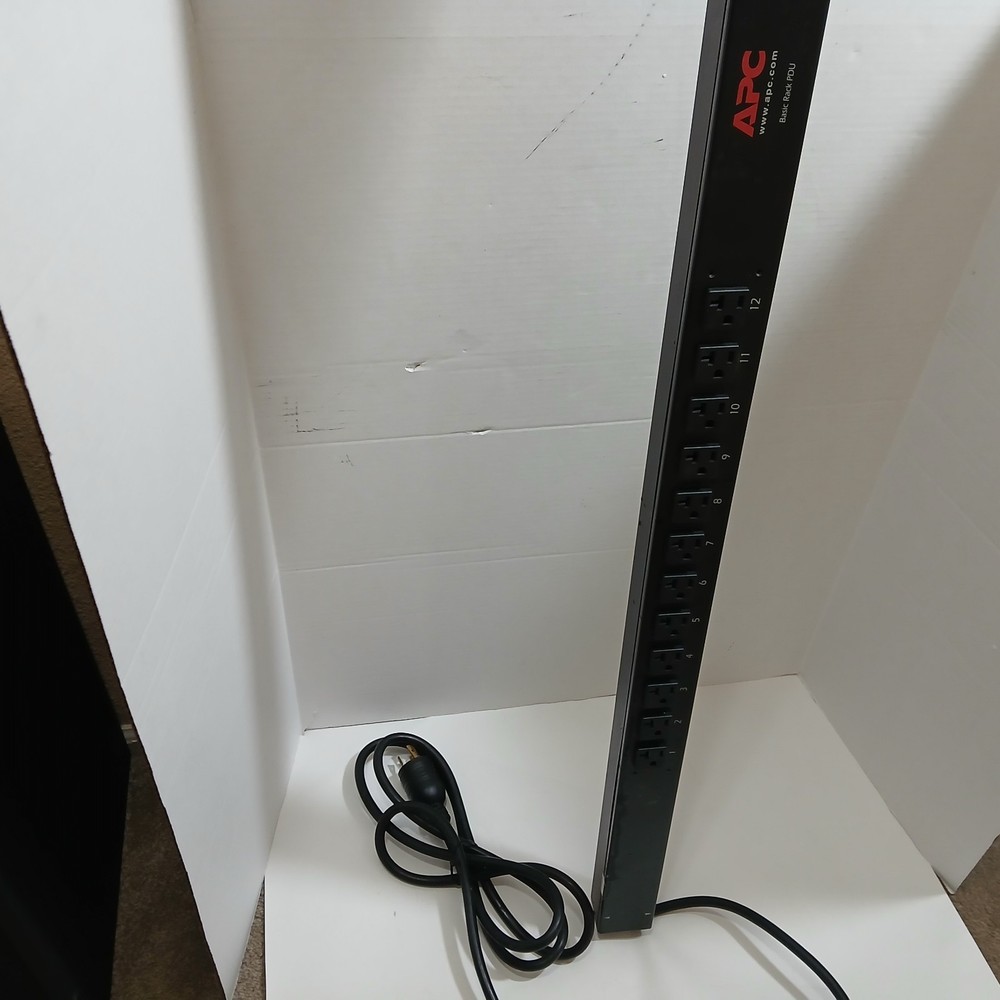 APC AP7530 Basic Rack-Mount PDU - Power Distribution Strip.
